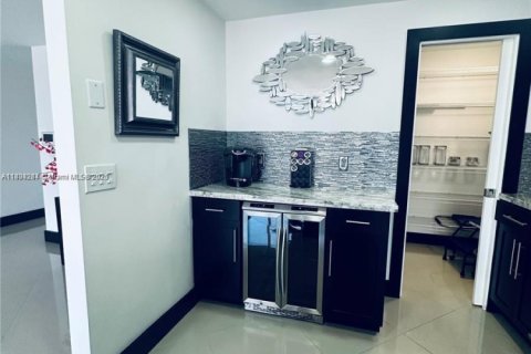 Condominio en alquiler en Hallandale Beach, Florida, 2 dormitorios, 117.99 m2 № 1727494 - foto 6