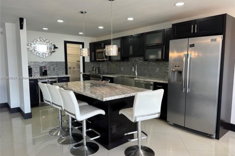 Condominio en alquiler en Hallandale Beach, Florida, 2 dormitorios, 117.99 m2 № 1727494 - foto 5