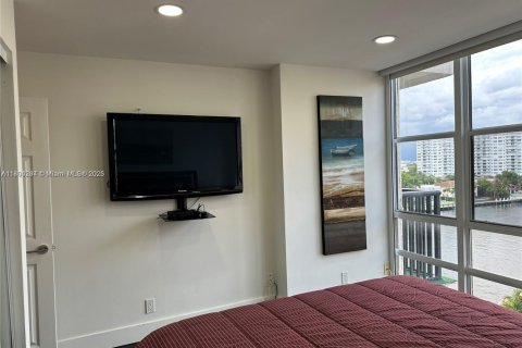 Condominio en alquiler en Hallandale Beach, Florida, 2 dormitorios, 117.99 m2 № 1727494 - foto 21