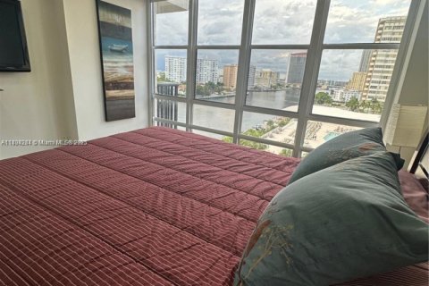 Condominio en alquiler en Hallandale Beach, Florida, 2 dormitorios, 117.99 m2 № 1727494 - foto 22