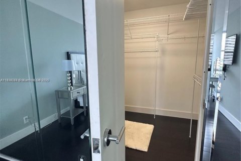 Condominio en alquiler en Hallandale Beach, Florida, 2 dormitorios, 117.99 m2 № 1727494 - foto 29