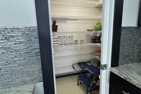 Condominio en alquiler en Hallandale Beach, Florida, 2 dormitorios, 117.99 m2 № 1727494 - foto 9