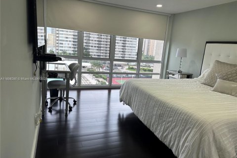 Condominio en alquiler en Hallandale Beach, Florida, 2 dormitorios, 117.99 m2 № 1727494 - foto 25
