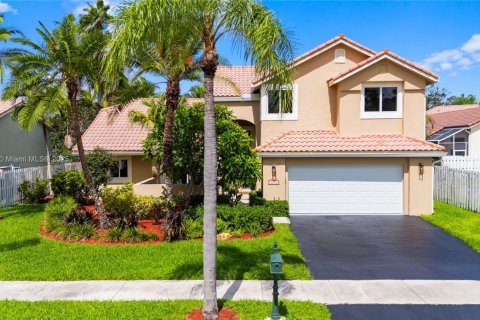 House in Weston, Florida 4 bedrooms, 222.41 sq.m. № 1945173 - photo 1