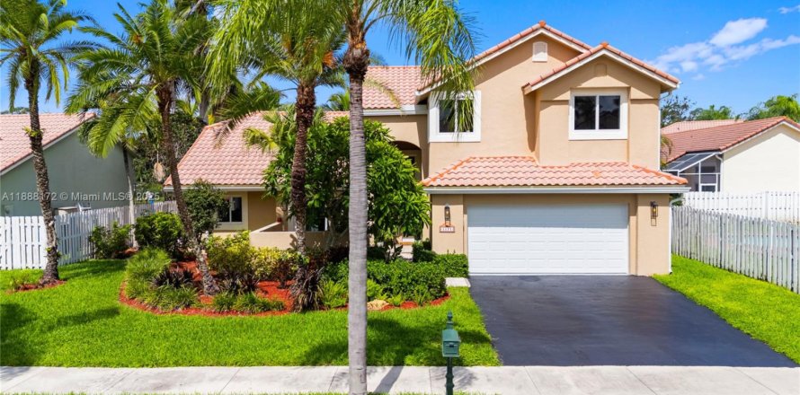 House in Weston, Florida 4 bedrooms, 222.41 sq.m. № 1945173