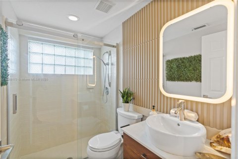 House in Weston, Florida 4 bedrooms, 222.41 sq.m. № 1945173 - photo 30