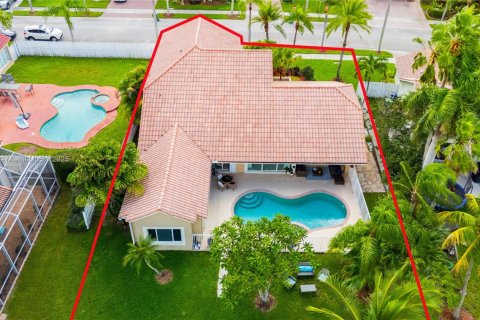 House in Weston, Florida 4 bedrooms, 222.41 sq.m. № 1945173 - photo 3