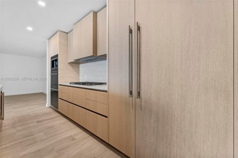 Condo in Pompano Beach, Florida, 3 bedrooms  № 2068944 - photo 19