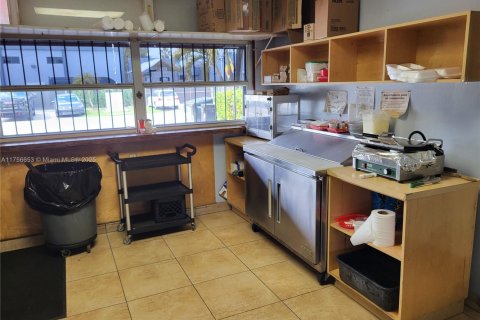 Propiedad comercial en venta en Miami, Florida № 1865088 - foto 19