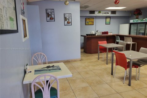 Propiedad comercial en venta en Miami, Florida № 1865088 - foto 9