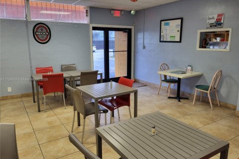 Propiedad comercial en venta en Miami, Florida № 1865088 - foto 10