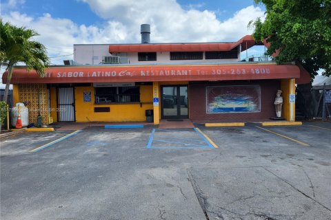 Propiedad comercial en venta en Miami, Florida № 1865088 - foto 1