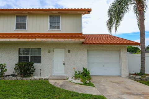 House in Largo, Florida 3 bedrooms, 133.78 sq.m. № 2360977