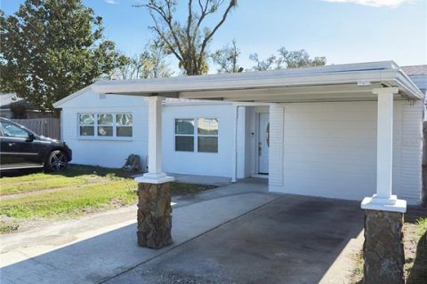 House in Tampa, Florida 3 bedrooms, 215.44 sq.m. № 1733211 - photo 2