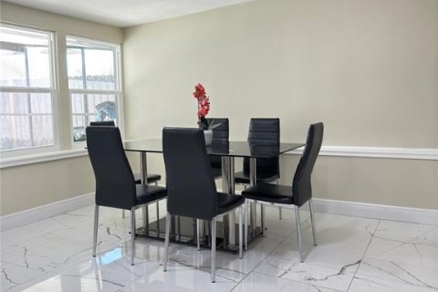 House in Tampa, Florida 3 bedrooms, 215.44 sq.m. № 1733211 - photo 8