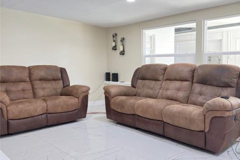 House in Tampa, Florida 3 bedrooms, 215.44 sq.m. № 1733211 - photo 9