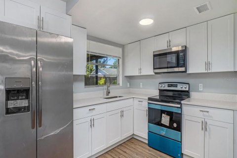 House in Tarpon Springs, Florida 3 bedrooms, 137.59 sq.m. № 1795189 - photo 10