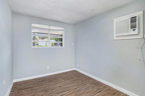 House in Tarpon Springs, Florida 3 bedrooms, 137.59 sq.m. № 1795189 - photo 3