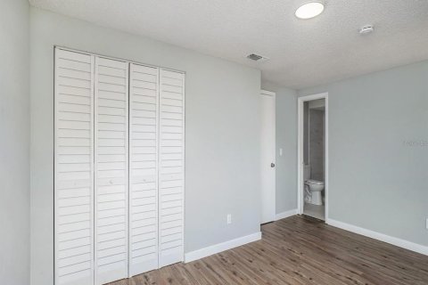 House in Tarpon Springs, Florida 3 bedrooms, 137.59 sq.m. № 1795189 - photo 5