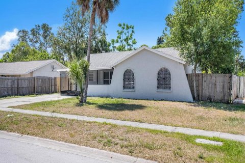 House in Tarpon Springs, Florida 3 bedrooms, 137.59 sq.m. № 1795189