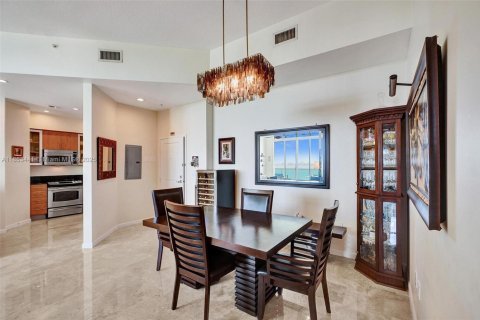 Condo in North Bay Village, Florida, 2 bedrooms  № 1871949 - photo 4