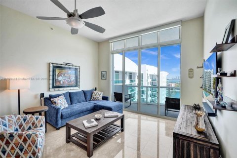 Condo in North Bay Village, Florida, 2 bedrooms  № 1871949 - photo 10