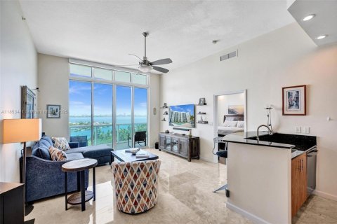 Condo in North Bay Village, Florida, 2 bedrooms  № 1871949 - photo 6