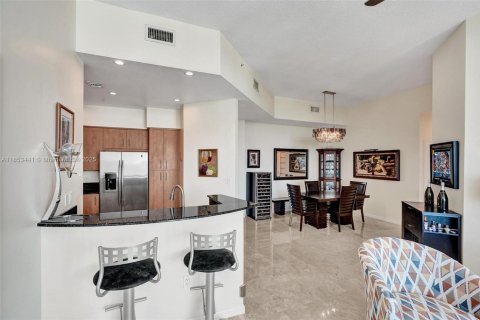 Condo in North Bay Village, Florida, 2 bedrooms  № 1871949 - photo 17