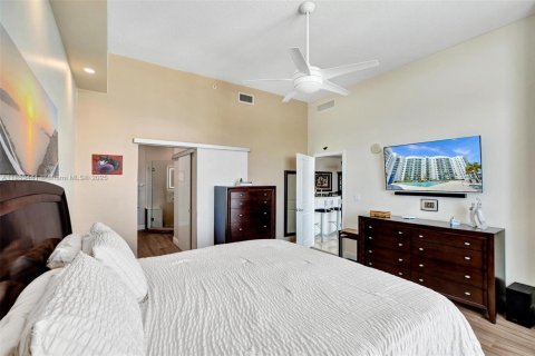 Condo in North Bay Village, Florida, 2 bedrooms  № 1871949 - photo 27