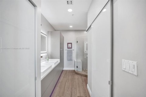 Condo in North Bay Village, Florida, 2 bedrooms  № 1871949 - photo 28