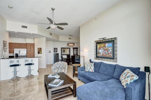 Condo in North Bay Village, Florida, 2 bedrooms  № 1871949 - photo 16