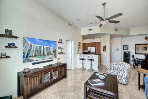 Condo in North Bay Village, Florida, 2 bedrooms  № 1871949 - photo 15