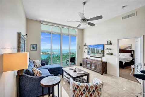 Condo in North Bay Village, Florida, 2 bedrooms  № 1871949 - photo 8