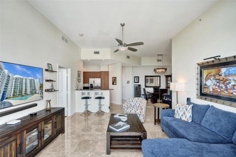 Condo in North Bay Village, Florida, 2 bedrooms  № 1871949 - photo 14