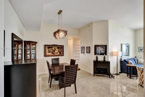 Condo in North Bay Village, Florida, 2 bedrooms  № 1871949 - photo 2