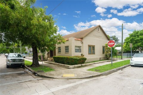 Commercial property in Miami, Florida 133.41 sq.m. № 1940194 - photo 4