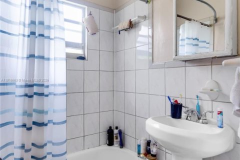Propiedad comercial en venta en Miami, Florida, 133.41 m2 № 1940194 - foto 16