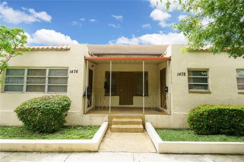 Commercial property in Miami, Florida 133.41 sq.m. № 1940194 - photo 1