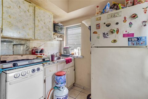 Propiedad comercial en venta en Miami, Florida, 133.41 m2 № 1940194 - foto 9