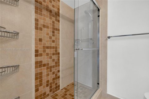 Townhouse in Miami, Florida 3 bedrooms, 151.43 sq.m. № 1975095 - photo 27