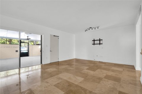 Townhouse in Miami, Florida 3 bedrooms, 151.43 sq.m. № 1975095 - photo 9