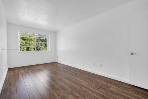 Townhouse in Miami, Florida 3 bedrooms, 151.43 sq.m. № 1975095 - photo 25