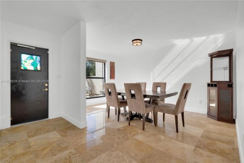 Townhouse in Miami, Florida 3 bedrooms, 151.43 sq.m. № 1975095 - photo 4