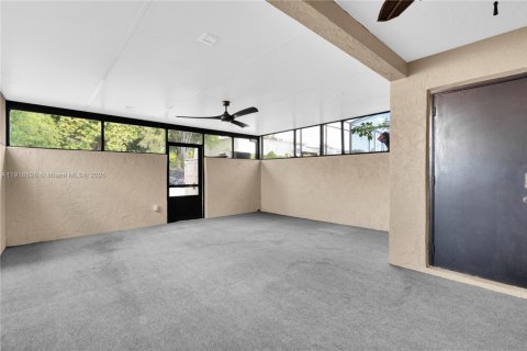 Townhouse in Miami, Florida 3 bedrooms, 151.43 sq.m. № 1975095 - photo 29