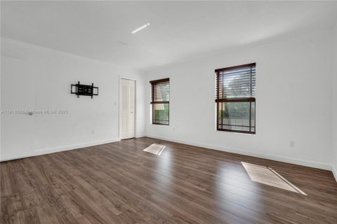 Townhouse in Miami, Florida 3 bedrooms, 151.43 sq.m. № 1975095 - photo 16