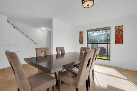 Townhouse in Miami, Florida 3 bedrooms, 151.43 sq.m. № 1975095 - photo 5