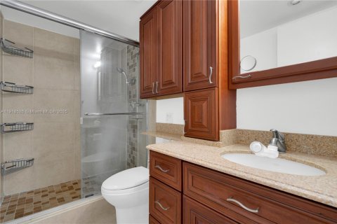 Townhouse in Miami, Florida 3 bedrooms, 151.43 sq.m. № 1975095 - photo 18