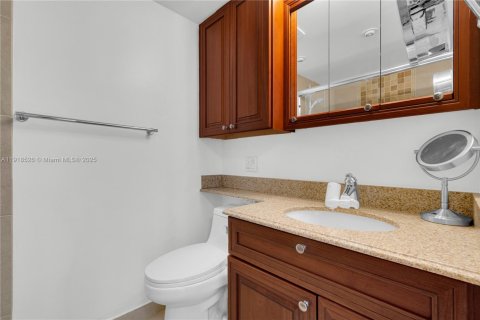 Townhouse in Miami, Florida 3 bedrooms, 151.43 sq.m. № 1975095 - photo 28