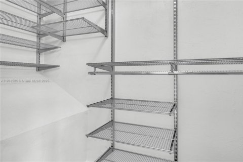 Townhouse in Miami, Florida 3 bedrooms, 151.43 sq.m. № 1975095 - photo 19