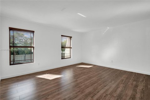 Townhouse in Miami, Florida 3 bedrooms, 151.43 sq.m. № 1975095 - photo 15